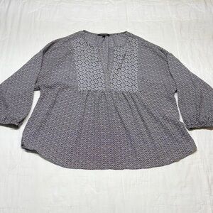 Boho Chic Banana Republic Petite Large Black/Ivory Geometric Print Peasant Top